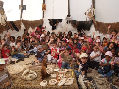 Enfants camp indien maquillage activites